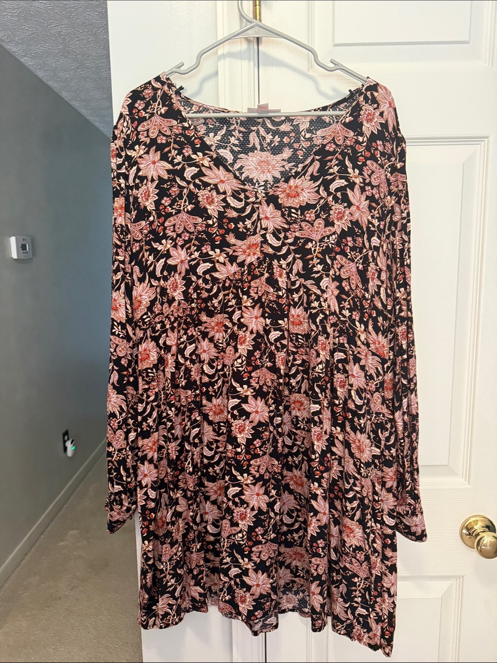 Preowned large ladies Knox Rose Black Floral Long-Sleeve Swing Dress